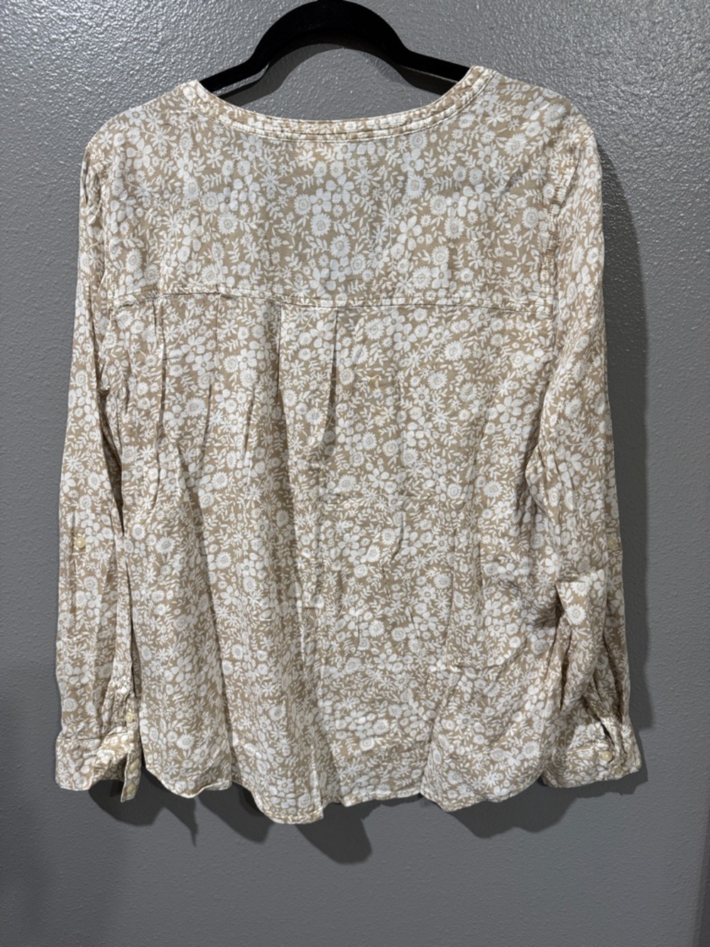 St. John's Bay Beige and White Floral Button-Front Blouse - Picture 3 of 4